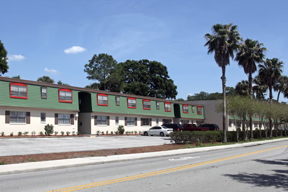 Lake Hollingsworth Apartments