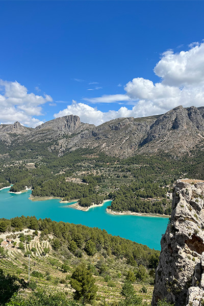 A view from Guadalest and its incredibly blue water.