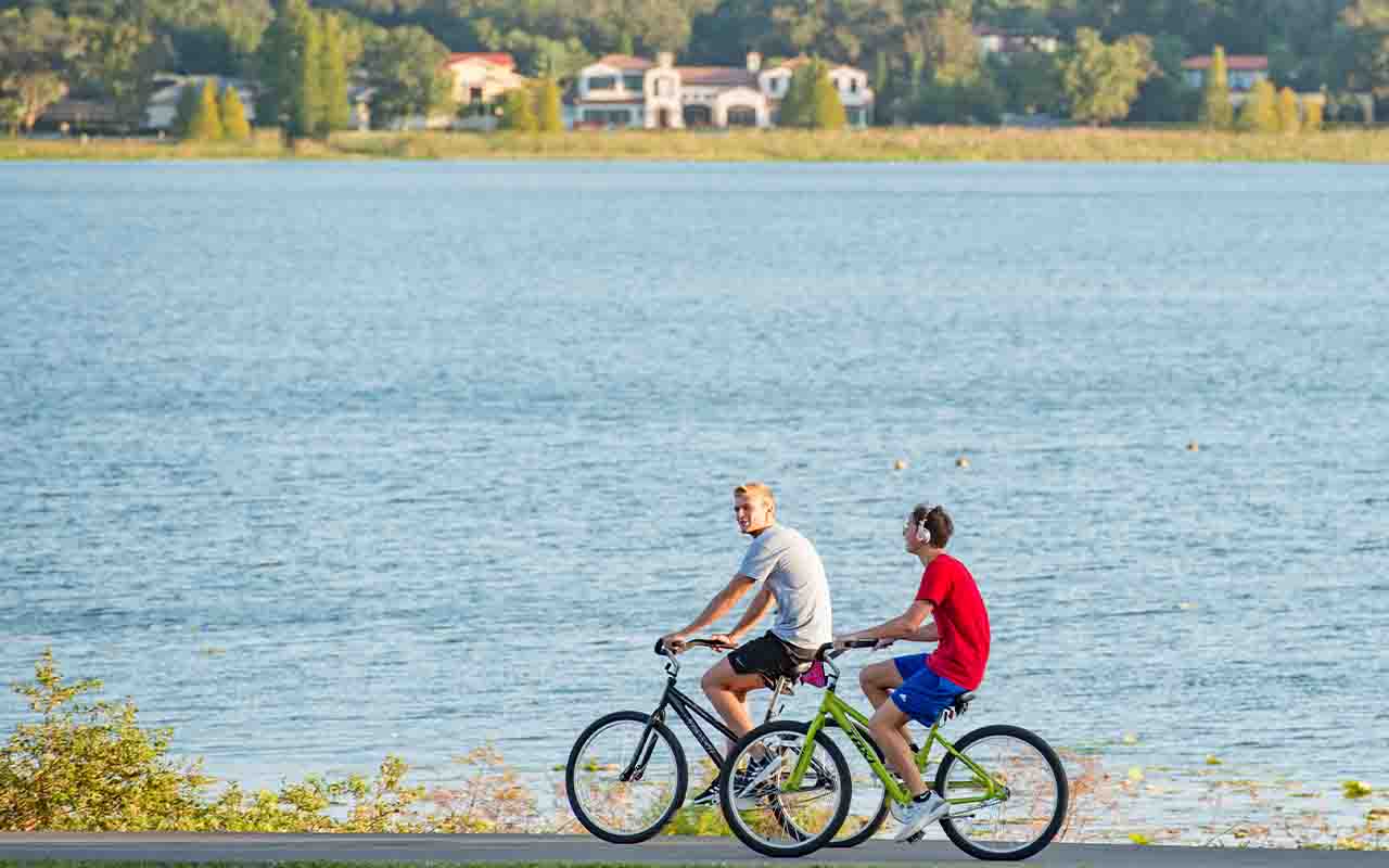 students biking around Lake Hollingsworth