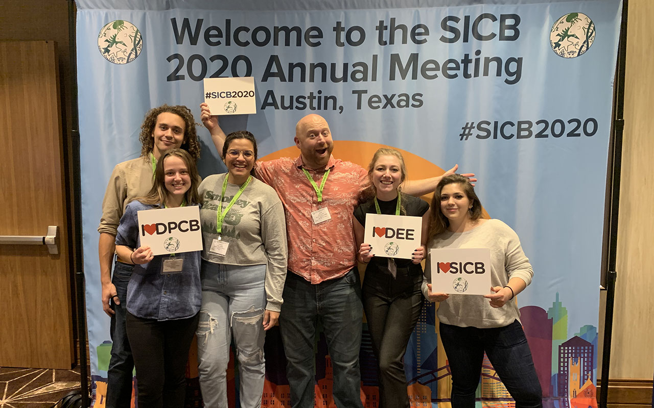 FSC marine biology students with Dr. Jason Macrander (center) at the Society of Integrative and Comparative Biology (SICB) Annual Meeting.