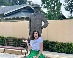 Jean Howell '20 with the statue of Frank Lloyd Wright.